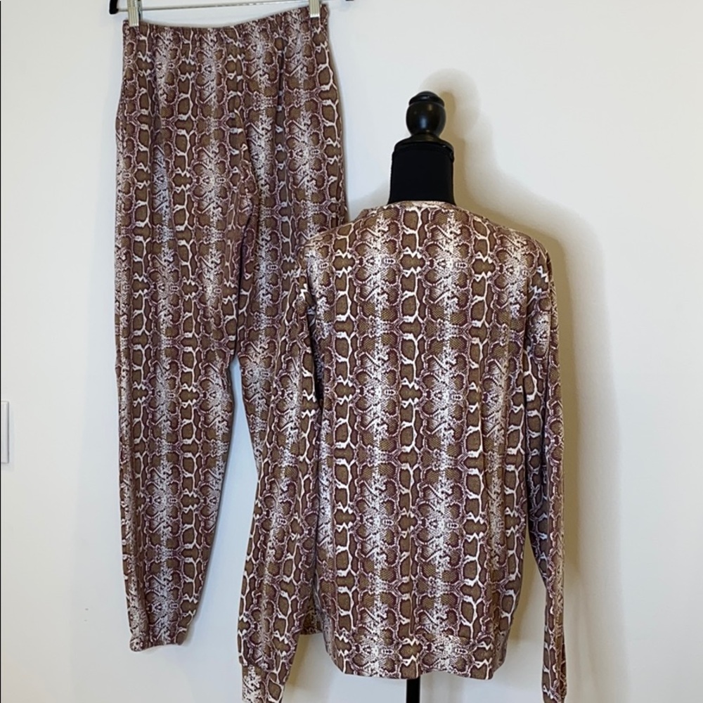 PrettyLittleThing Snakeskin Set - Picture 3 of 4